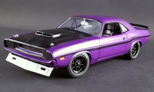 1:18 1970 Dodge Challenger Trans Am - Street Version Plum Crazy