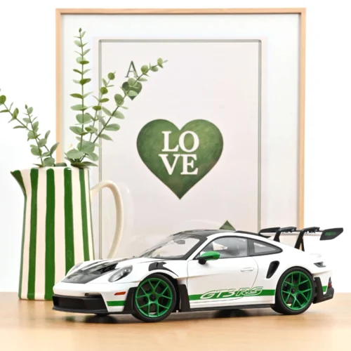 1:12 Porsche 911 (992) GT3 RS Coupe 2022 (solo auto)